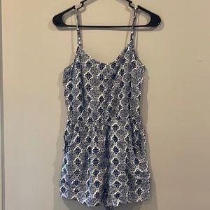 Romper shorts, crisscross back, pockets, blue & white pattern. H&M size 8